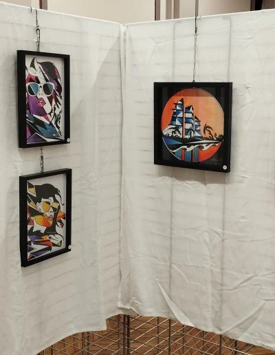Photo d'une de mes expositions à la mairie de Péronne où sont exposées mes planches sur le thème "Midnight" et quelques oiseaux.