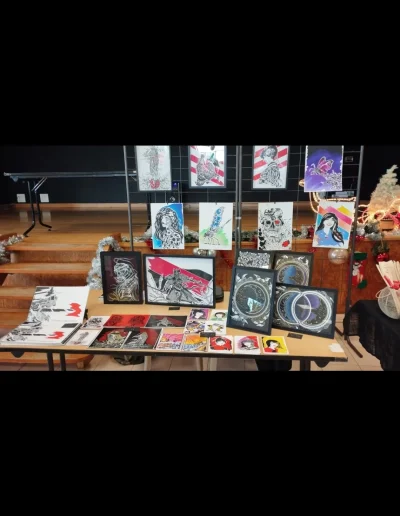 Photo d'une exposition reprenant une large étendue de mon travail.