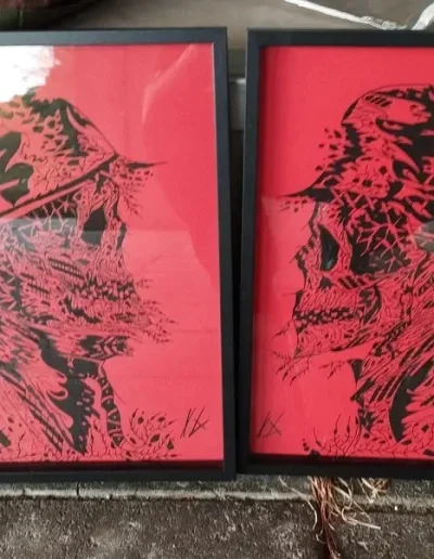 Photo des deux illustrations "Maintenant que nous somme morts" encadrées et prêt à l'exposition.
