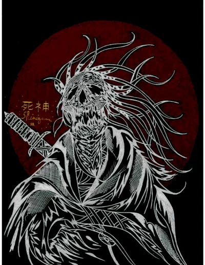 Illustration A4 sur papier noir "Shinigami" (1) 2025 représentant le dieu des morts japonais devant un grand soleil rouge.