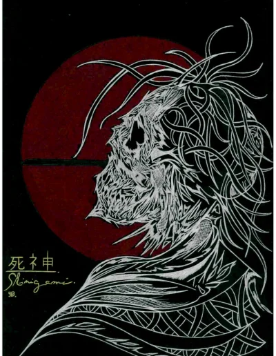 Illustration A4 sur papier noir "Shinigami" (2) 2025 représentant le dieu des morts japonais devant un grand soleil rouge.
